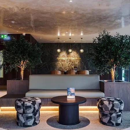 Stylish Centre Flat - Free Parking Apartment