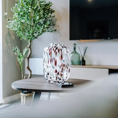 Stylish Centre Flat - Free Parking Apartment