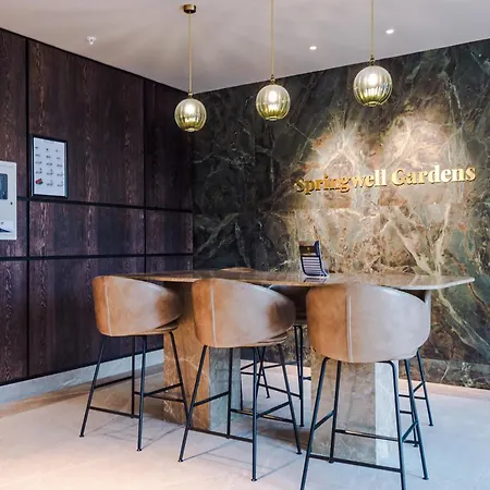 Stylish Centre Flat - Free Parking