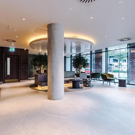 Stylish Centre Flat - Free Parking