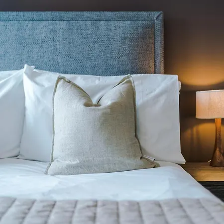 Stylish Centre Flat - Free Parking Apartment *