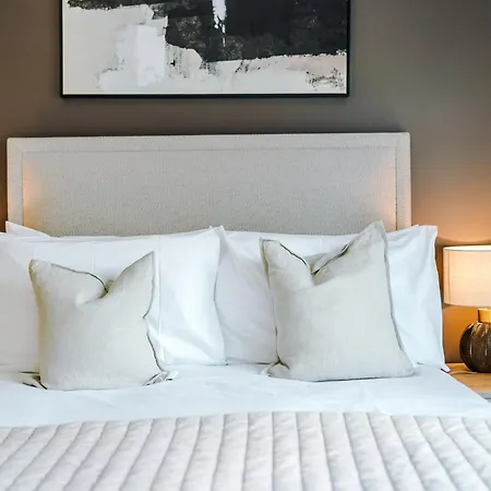 Stylish Centre Flat - Free Parking