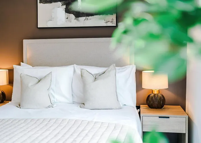 Апартаменти Stylish Centre Flat - Free Parking