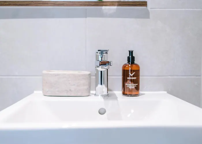 Stylish Centre Flat - Free Parking