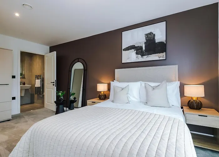 Апартаменти Stylish Centre Flat - Free Parking