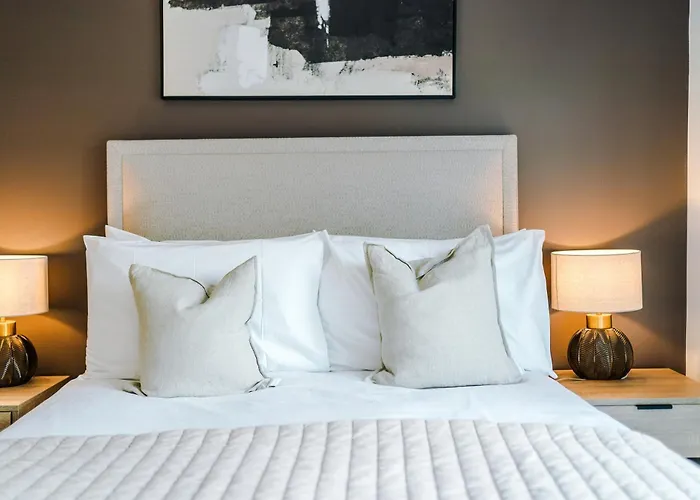 Stylish Centre Flat - Free Parking