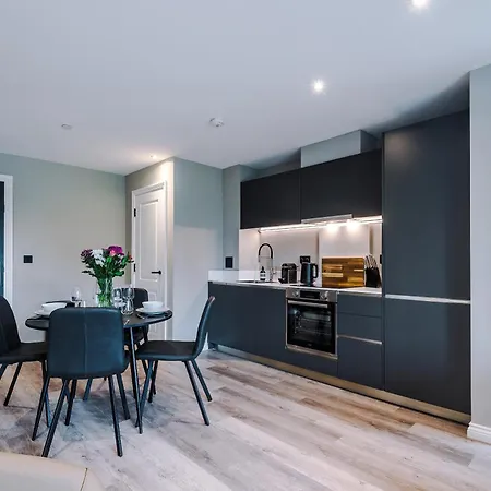 Stylish Centre Flat - Free Parking Апартаменти Лідс