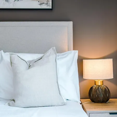 Апартаменти Stylish Centre Flat - Free Parking