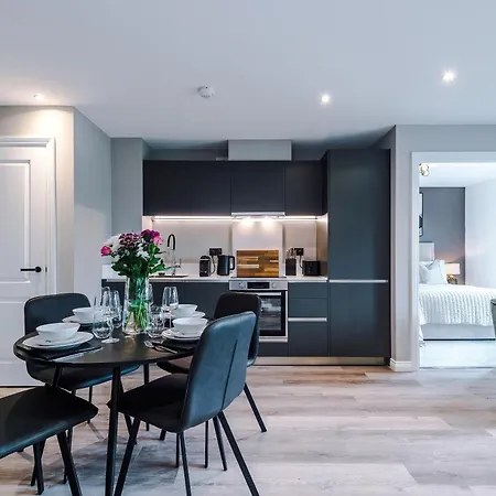 Apartment Stylish Leeds Centre Flat - Free Parking *