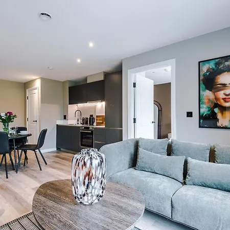 Stylish Centre Flat - Free Parking Апартаменти *