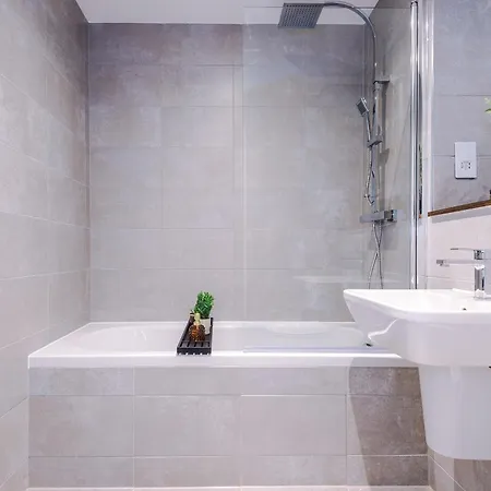 Stylish Centre Flat - Free Parking Апартаменти Лідс