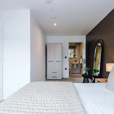 Stylish Centre Flat - Free Parking Апартаменти