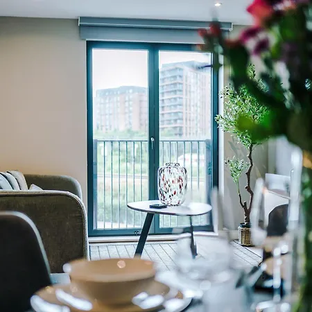 Stylish Leeds Centre Flat - Free Parking *