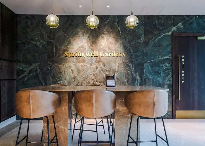 Stylish Centre Flat - Free Parking Apartment