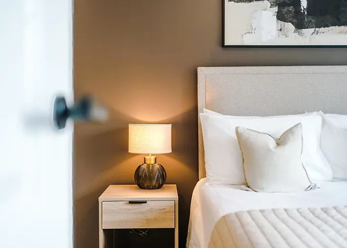 Stylish Centre Flat - Free Parking Apartment *