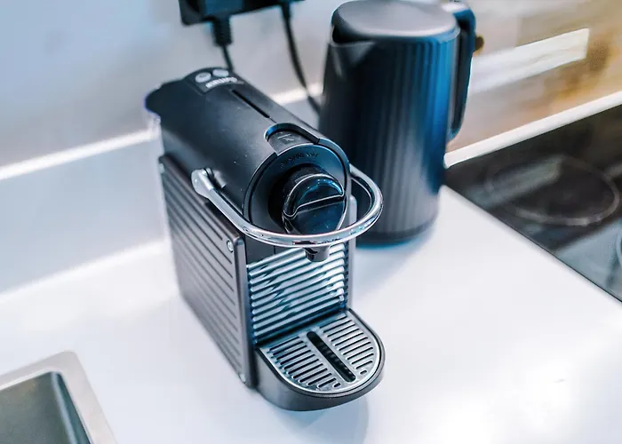 Stylish Centre Flat - Free Parking Apartment