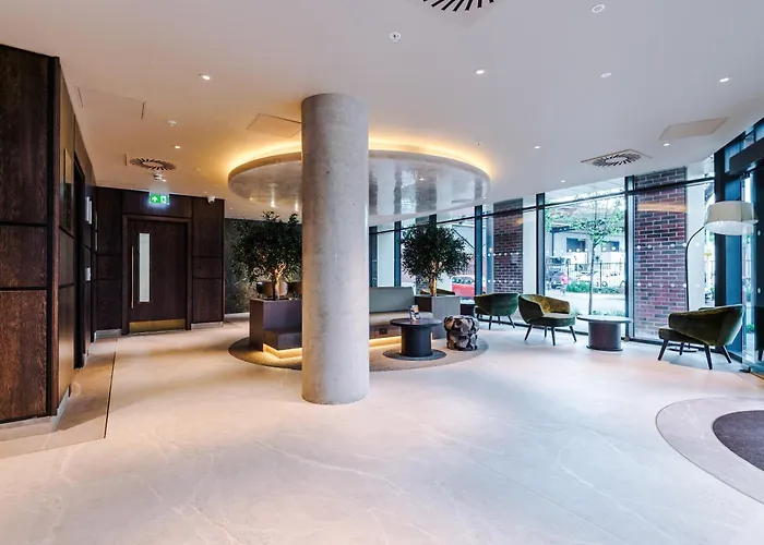 Stylish Centre Flat - Free Parking