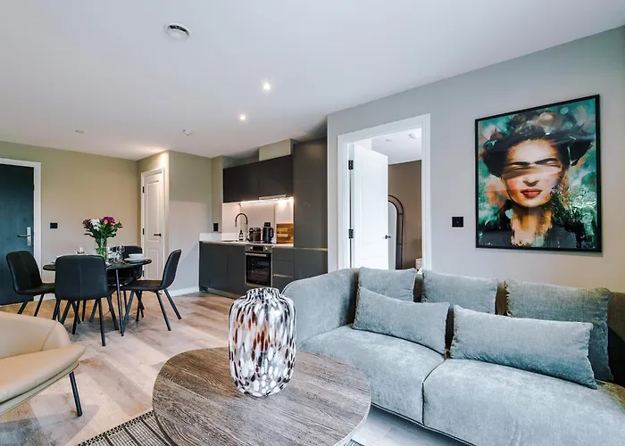 Stylish Centre Flat - Free Parking Apartment *