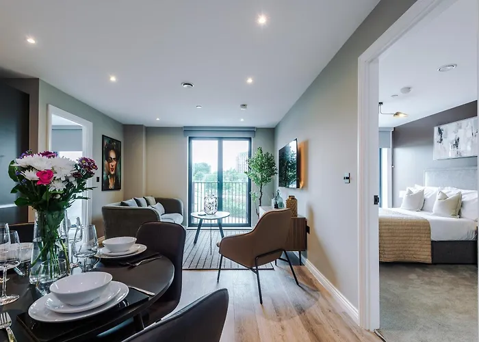 Stylish Centre Flat - Free Parking Apartment