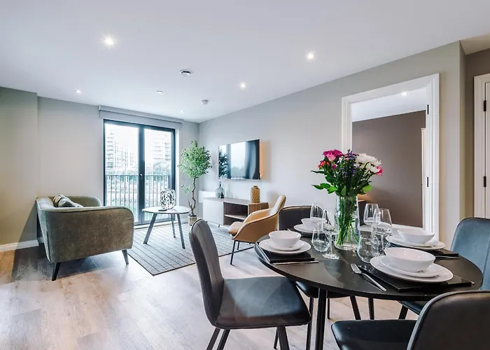 Stylish Centre Flat - Free Parking Apartment