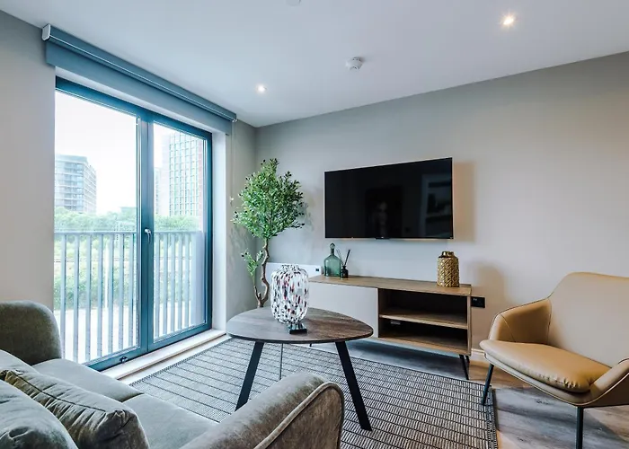 Stylish Centre Flat - Free Parking